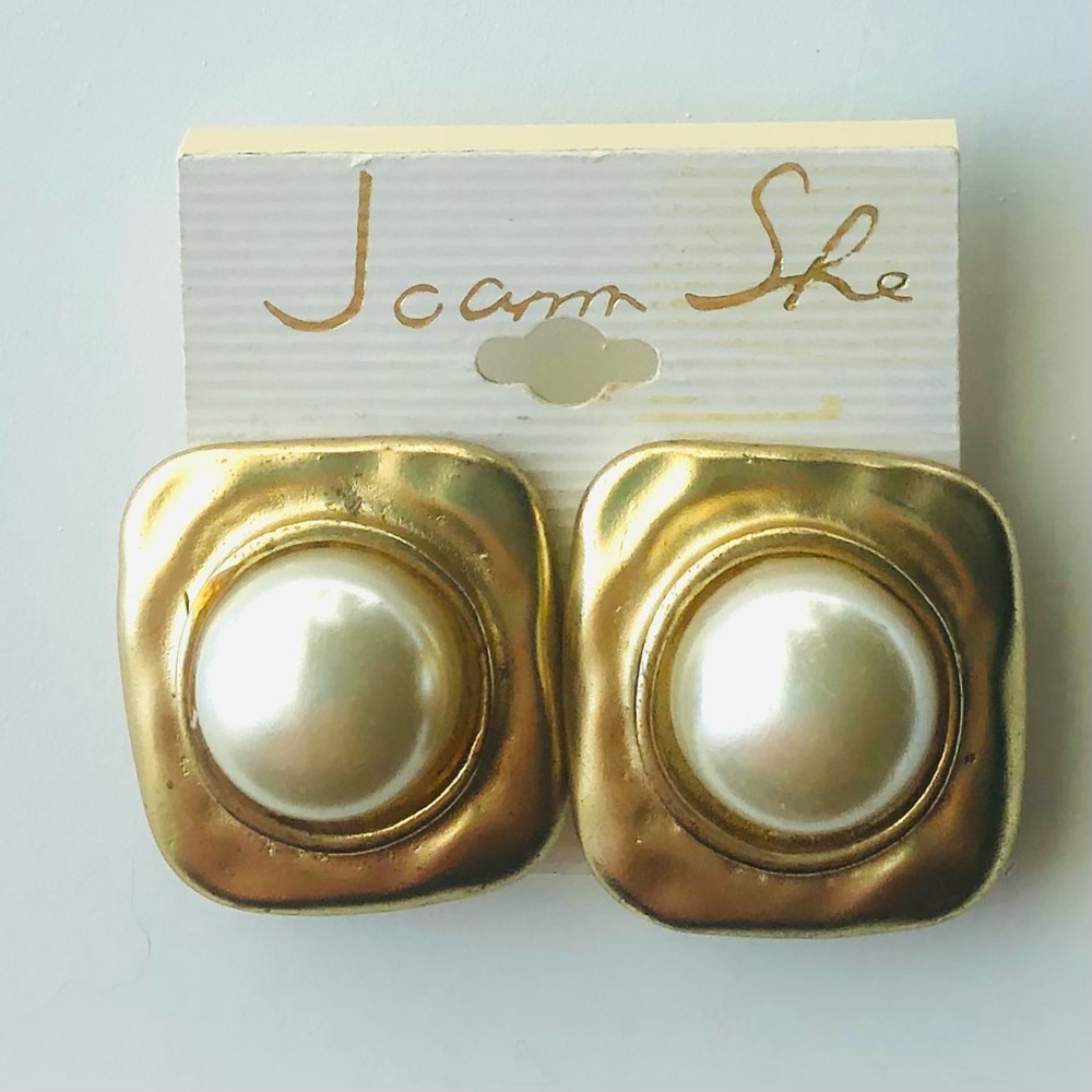 VTG Gold Pearl Earrings